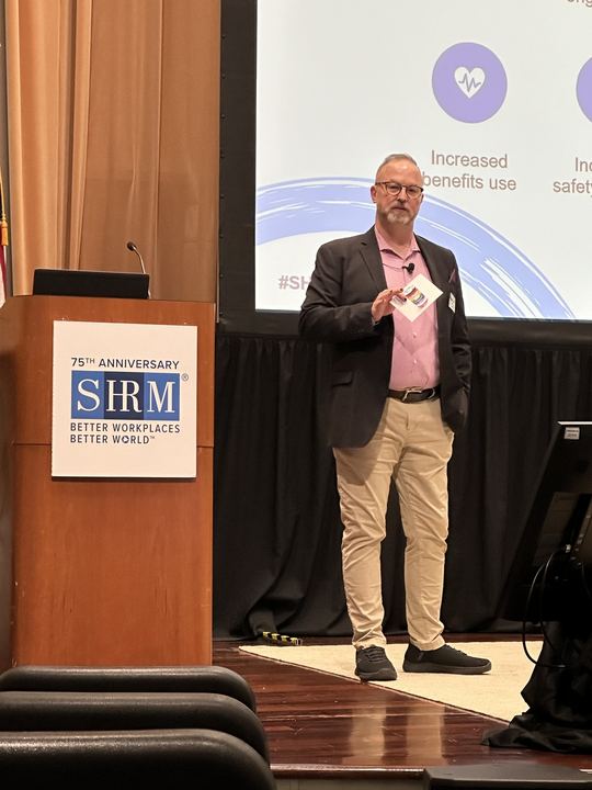 Michael Bach speaking with the audience